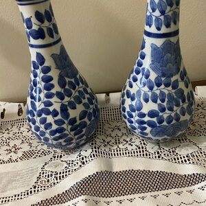 Chinese porcelain vases   Mid 19th century